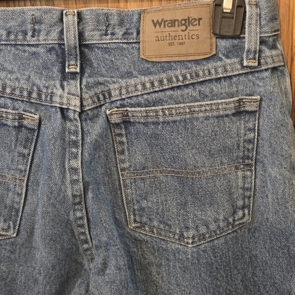 Wrangler Authentics Men's 30Wx29L Classic 5-Pocket Relaxed Fit Cotton Jeans - Picture 7 of 11